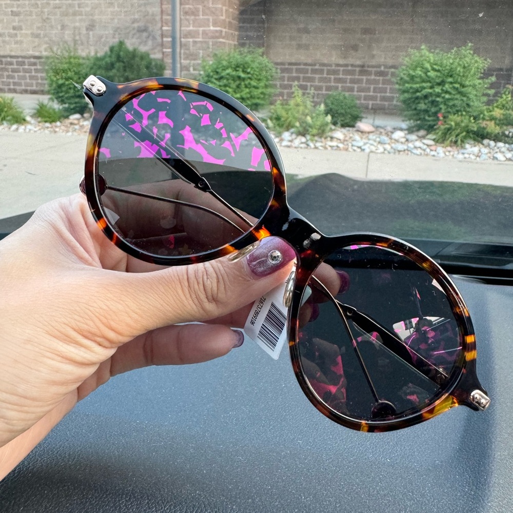 CHRISTIAN DIOR
Tortoise Shell Acetate Frames Foliage Printed Umbrage Sunglasses
